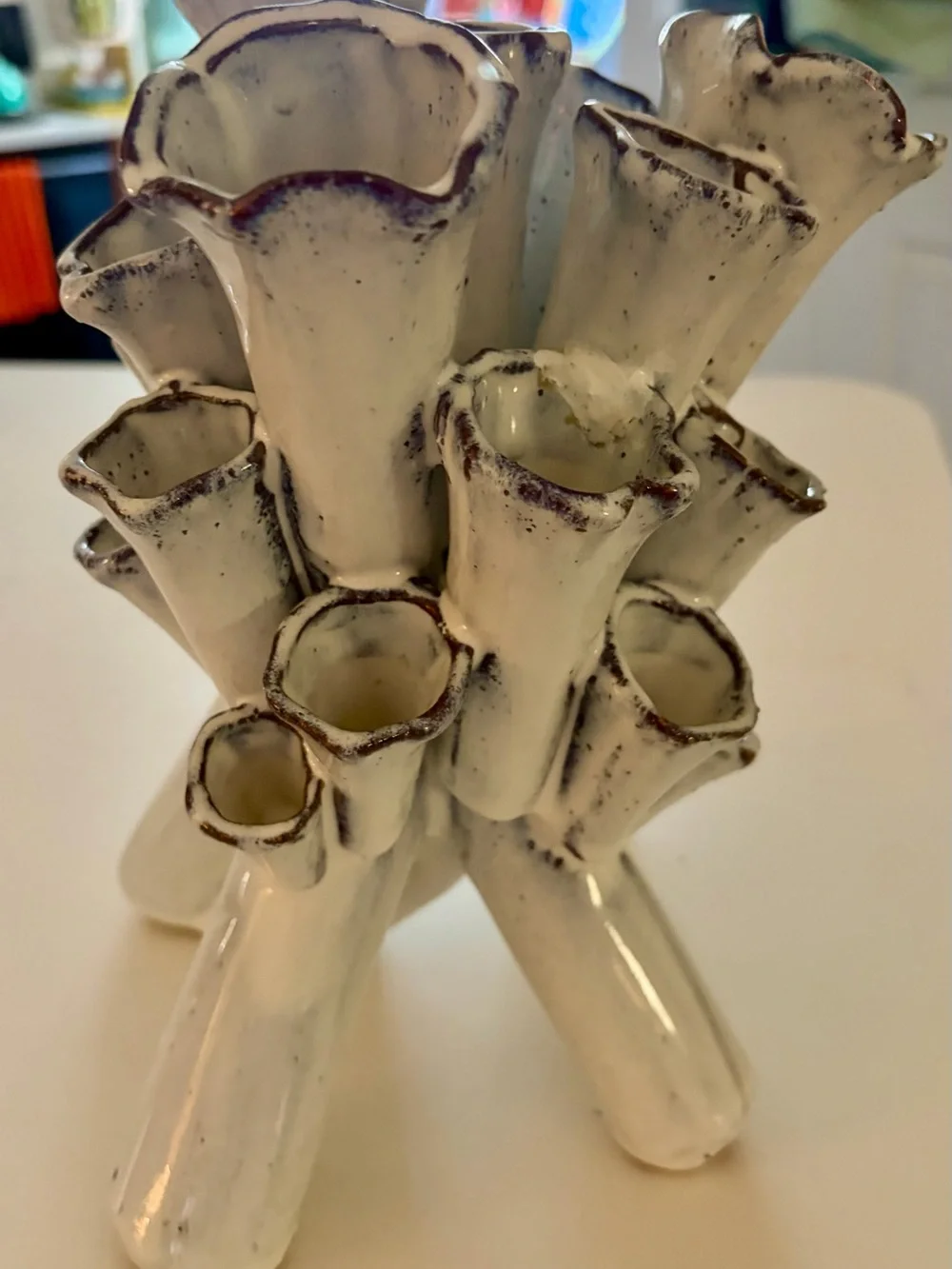 Tulipiere vase.